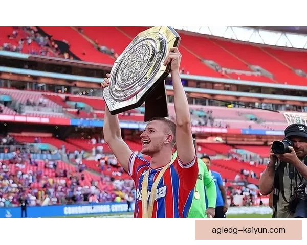 英超马克·特拉维斯表现稳健，期待持续提升球队竞争力